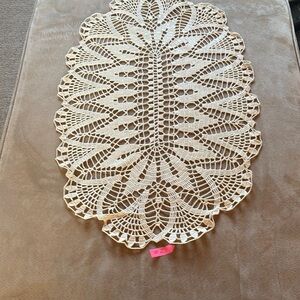 Cream Pineapple Lace Decor Accent